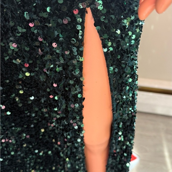 Elegant Green Evening Gown - Picture 3 of 5